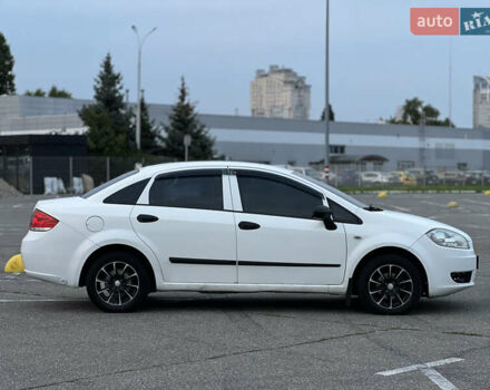 Белый Фиат Линеа, объемом двигателя 1.4 л и пробегом 160 тыс. км за 3900 $, фото 6 на Automoto.ua