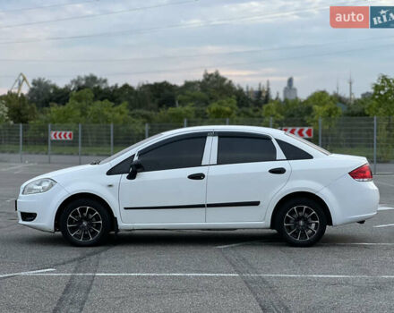 Белый Фиат Линеа, объемом двигателя 1.4 л и пробегом 160 тыс. км за 3900 $, фото 2 на Automoto.ua