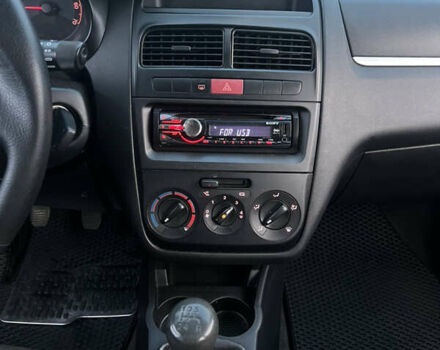 Белый Фиат Линеа, объемом двигателя 1.4 л и пробегом 160 тыс. км за 3900 $, фото 20 на Automoto.ua