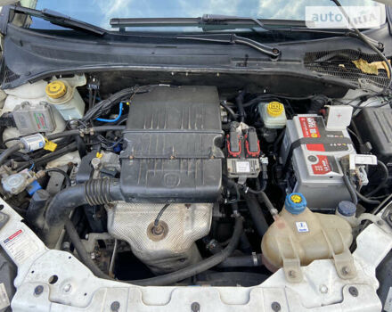 Белый Фиат Линеа, объемом двигателя 1.37 л и пробегом 166 тыс. км за 5190 $, фото 9 на Automoto.ua