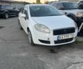 Белый Фиат Линеа, объемом двигателя 1.4 л и пробегом 400 тыс. км за 2400 $, фото 1 на Automoto.ua