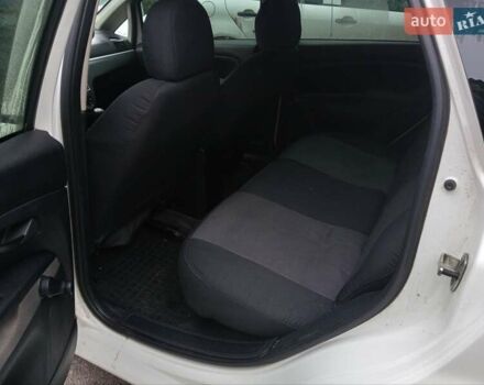 Белый Фиат Линеа, объемом двигателя 1.37 л и пробегом 255 тыс. км за 4700 $, фото 7 на Automoto.ua