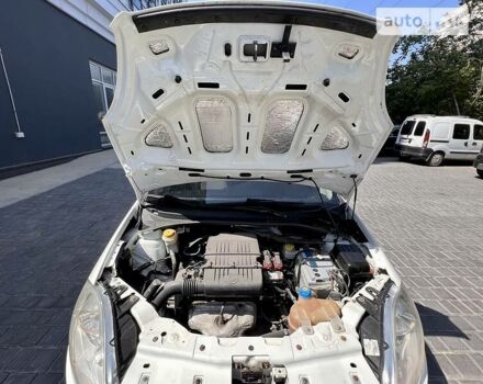 Белый Фиат Линеа, объемом двигателя 1.4 л и пробегом 179 тыс. км за 4800 $, фото 22 на Automoto.ua