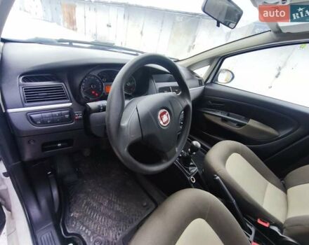 Белый Фиат Линеа, объемом двигателя 1.37 л и пробегом 190 тыс. км за 5350 $, фото 12 на Automoto.ua