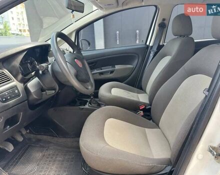 Белый Фиат Линеа, объемом двигателя 1.37 л и пробегом 95 тыс. км за 5999 $, фото 14 на Automoto.ua