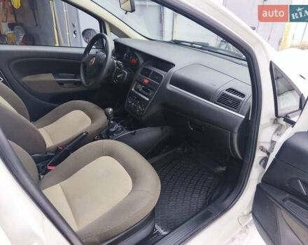 Белый Фиат Линеа, объемом двигателя 1.37 л и пробегом 190 тыс. км за 5350 $, фото 4 на Automoto.ua