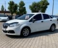 Белый Фиат Линеа, объемом двигателя 1.3 л и пробегом 172 тыс. км за 4200 $, фото 2 на Automoto.ua