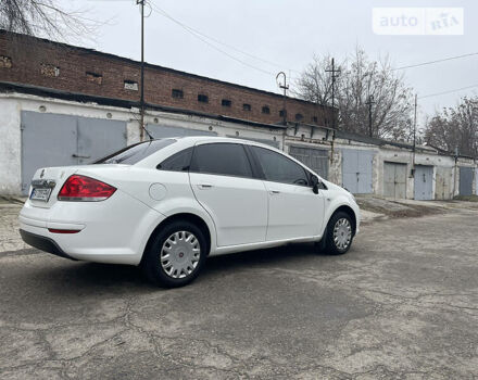 Белый Фиат Линеа, объемом двигателя 1.4 л и пробегом 270 тыс. км за 4500 $, фото 1 на Automoto.ua