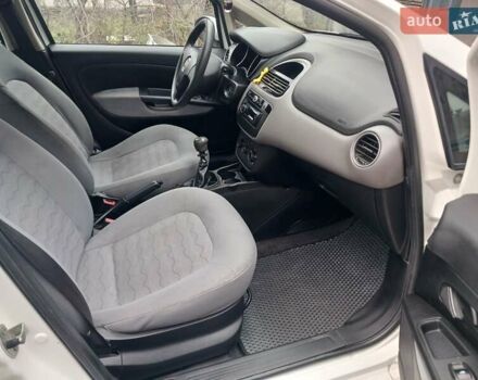 Белый Фиат Линеа, объемом двигателя 1.37 л и пробегом 240 тыс. км за 4900 $, фото 16 на Automoto.ua