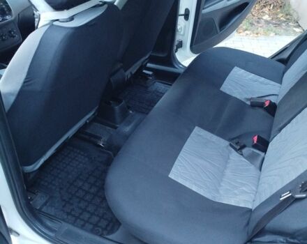 Белый Фиат Линеа, объемом двигателя 1.2 л и пробегом 178 тыс. км за 5300 $, фото 6 на Automoto.ua