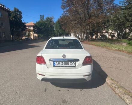 Белый Фиат Линеа, объемом двигателя 1.4 л и пробегом 180 тыс. км за 6152 $, фото 3 на Automoto.ua