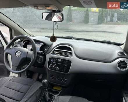 Фіат Лінеа 2013 у Кропивницькому (Кіровограді) на Automoto.ua Білий Фіат Лінеа, об'ємом двигуна 1.37 л та пробігом 282 тис. км за 5700 $, фото 15 на Automoto.ua