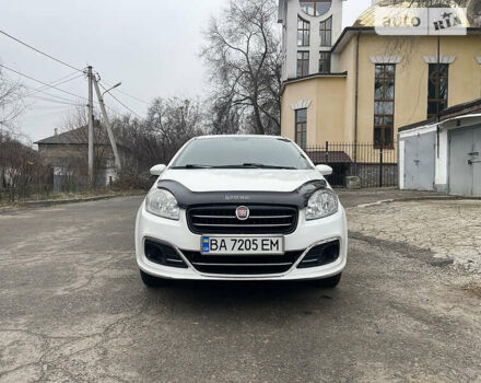 Белый Фиат Линеа, объемом двигателя 1.4 л и пробегом 270 тыс. км за 4500 $, фото 4 на Automoto.ua