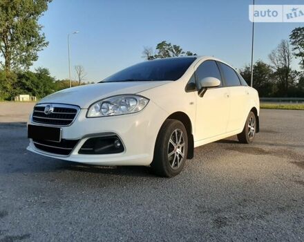 Белый Фиат Линеа, объемом двигателя 1.4 л и пробегом 72 тыс. км за 7300 $, фото 7 на Automoto.ua