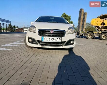 Белый Фиат Линеа, объемом двигателя 1.3 л и пробегом 185 тыс. км за 4900 $, фото 5 на Automoto.ua