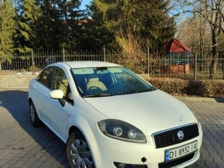 Белый Фиат Линеа, объемом двигателя 1.37 л и пробегом 175 тыс. км за 4250 $, фото 1 на Automoto.ua