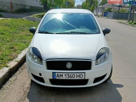 Белый Фиат Линеа, объемом двигателя 1.37 л и пробегом 255 тыс. км за 4700 $, фото 1 на Automoto.ua