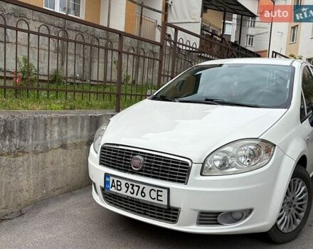 Белый Фиат Линеа, объемом двигателя 1.37 л и пробегом 150 тыс. км за 4800 $, фото 1 на Automoto.ua