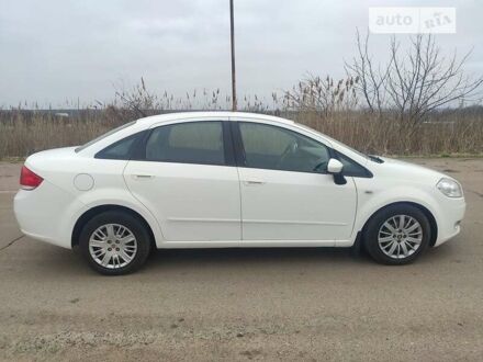 Фиат Линеа 2012 в Южноукраинске на Automoto.ua Белый Фиат Линеа, объемом двигателя 1.3 л и пробегом 115 тыс. км за 6000 $, фото 1 на Automoto.ua
