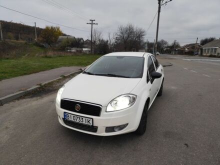 Белый Фиат Линеа, объемом двигателя 1.4 л и пробегом 240 тыс. км за 4800 $, фото 1 на Automoto.ua