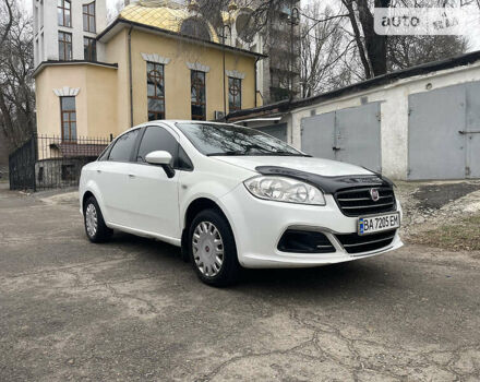 Белый Фиат Линеа, объемом двигателя 1.4 л и пробегом 370 тыс. км за 3900 $, фото 1 на Automoto.ua