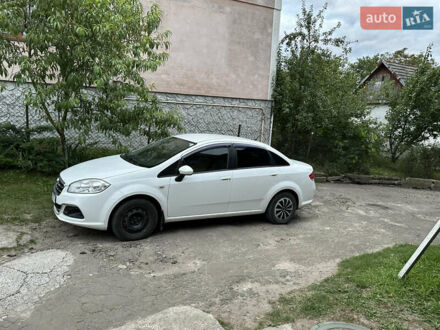 Белый Фиат Линеа, объемом двигателя 1.4 л и пробегом 217 тыс. км за 4500 $, фото 1 на Automoto.ua
