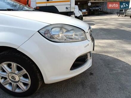 Фіат Лінеа 2013 у Києві на Automoto.ua Білий Фіат Лінеа, об'ємом двигуна 1.25 л та пробігом 224 тис. км за 3800 $, фото 1 на Automoto.ua