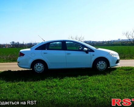 Белый Фиат Линеа, объемом двигателя 1.4 л и пробегом 158 тыс. км за 3900 $, фото 1 на Automoto.ua