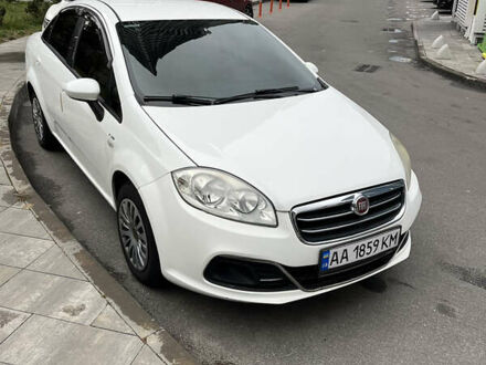 Белый Фиат Линеа, объемом двигателя 1.37 л и пробегом 225 тыс. км за 3900 $, фото 1 на Automoto.ua