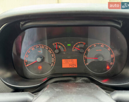 Бежевый Фиат Линеа, объемом двигателя 1.3 л и пробегом 196 тыс. км за 3100 $, фото 8 на Automoto.ua