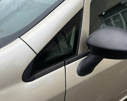 Бежевый Фиат Линеа, объемом двигателя 1.3 л и пробегом 196 тыс. км за 3100 $, фото 25 на Automoto.ua