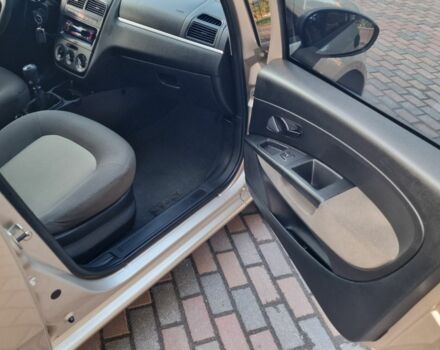 Бежевый Фиат Линеа, объемом двигателя 1.4 л и пробегом 256 тыс. км за 4650 $, фото 6 на Automoto.ua