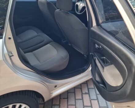 Бежевый Фиат Линеа, объемом двигателя 1.4 л и пробегом 256 тыс. км за 4650 $, фото 7 на Automoto.ua