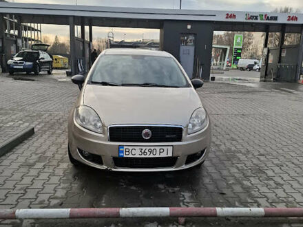 Фиат Линеа 2012 в Львове на Automoto.ua Бежевый Фиат Линеа, объемом двигателя 1.25 л и пробегом 210 тыс. км за 4500 $, фото 1 на Automoto.ua