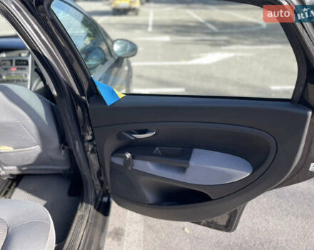 Фиат Линеа 2009 в Киеве на Automoto.ua Черный Фиат Линеа, объемом двигателя 1.4 л и пробегом 183 тыс. км за 4000 $, фото 27 на Automoto.ua