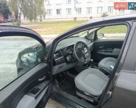 Фиат Линеа 2009 в Киеве на Automoto.ua Черный Фиат Линеа, объемом двигателя 1.4 л и пробегом 272 тыс. км за 4500 $, фото 3 на Automoto.ua