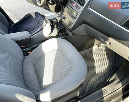 Фиат Линеа 2009 в Киеве на Automoto.ua Черный Фиат Линеа, объемом двигателя 1.4 л и пробегом 183 тыс. км за 4000 $, фото 23 на Automoto.ua