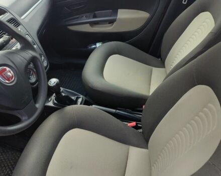 Красный Фиат Линеа, объемом двигателя 1.4 л и пробегом 245 тыс. км за 5800 $, фото 4 на Automoto.ua