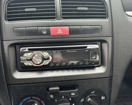 Червоний Фіат Лінеа, об'ємом двигуна 1.4 л та пробігом 194 тис. км за 5300 $, фото 22 на Automoto.ua