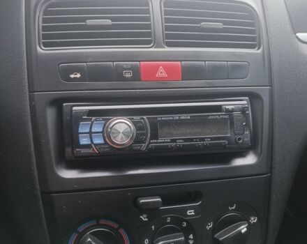 Красный Фиат Линеа, объемом двигателя 1.4 л и пробегом 161 тыс. км за 4300 $, фото 4 на Automoto.ua