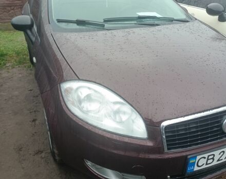 Красный Фиат Линеа, объемом двигателя 1.4 л и пробегом 161 тыс. км за 4300 $, фото 2 на Automoto.ua