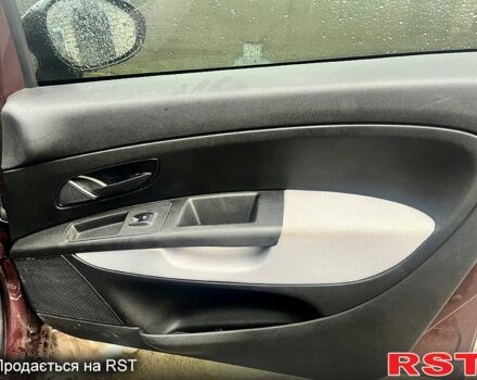 Красный Фиат Линеа, объемом двигателя 1.4 л и пробегом 133 тыс. км за 5000 $, фото 3 на Automoto.ua