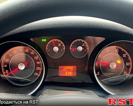 Красный Фиат Линеа, объемом двигателя 1.4 л и пробегом 133 тыс. км за 5000 $, фото 8 на Automoto.ua