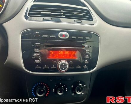 Красный Фиат Линеа, объемом двигателя 1.4 л и пробегом 133 тыс. км за 5000 $, фото 9 на Automoto.ua