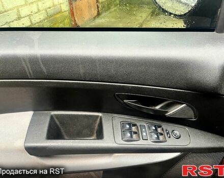 Красный Фиат Линеа, объемом двигателя 1.4 л и пробегом 133 тыс. км за 5000 $, фото 4 на Automoto.ua