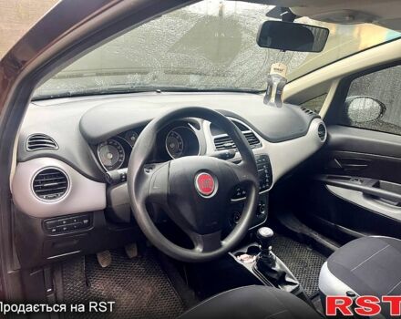 Красный Фиат Линеа, объемом двигателя 1.4 л и пробегом 133 тыс. км за 5000 $, фото 10 на Automoto.ua