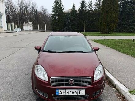 Красный Фиат Линеа, объемом двигателя 1.37 л и пробегом 180 тыс. км за 3600 $, фото 1 на Automoto.ua