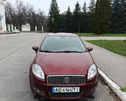 Красный Фиат Линеа, объемом двигателя 1.37 л и пробегом 180 тыс. км за 3600 $, фото 1 на Automoto.ua