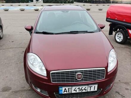 Красный Фиат Линеа, объемом двигателя 1.37 л и пробегом 190 тыс. км за 3500 $, фото 1 на Automoto.ua