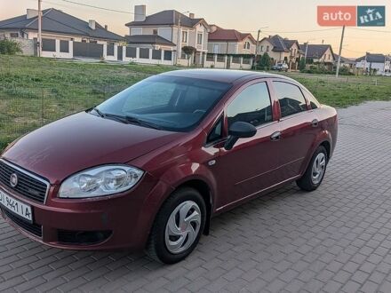 Красный Фиат Линеа, объемом двигателя 1.25 л и пробегом 250 тыс. км за 2699 $, фото 1 на Automoto.ua